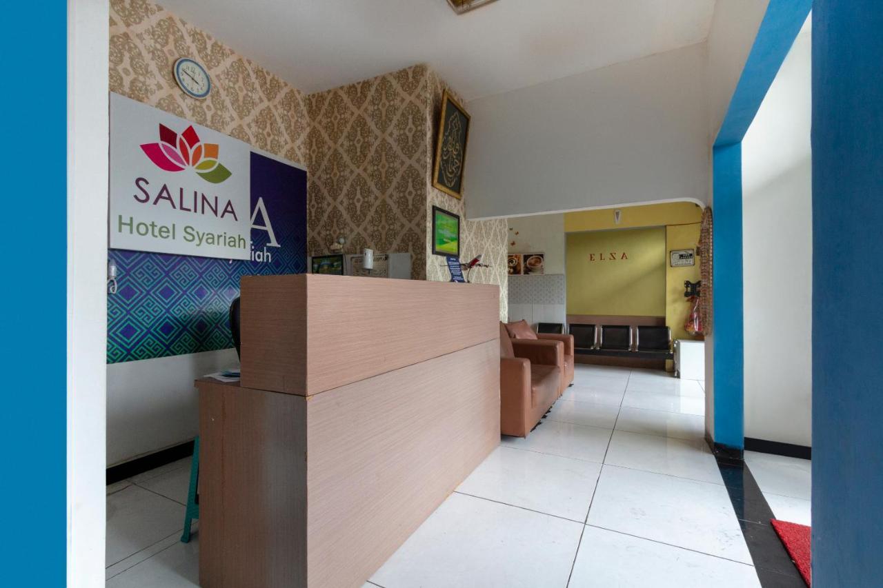Spot On 2425 Salina Hotel Syariah ซิโดอาร์โจ ภายนอก รูปภาพ