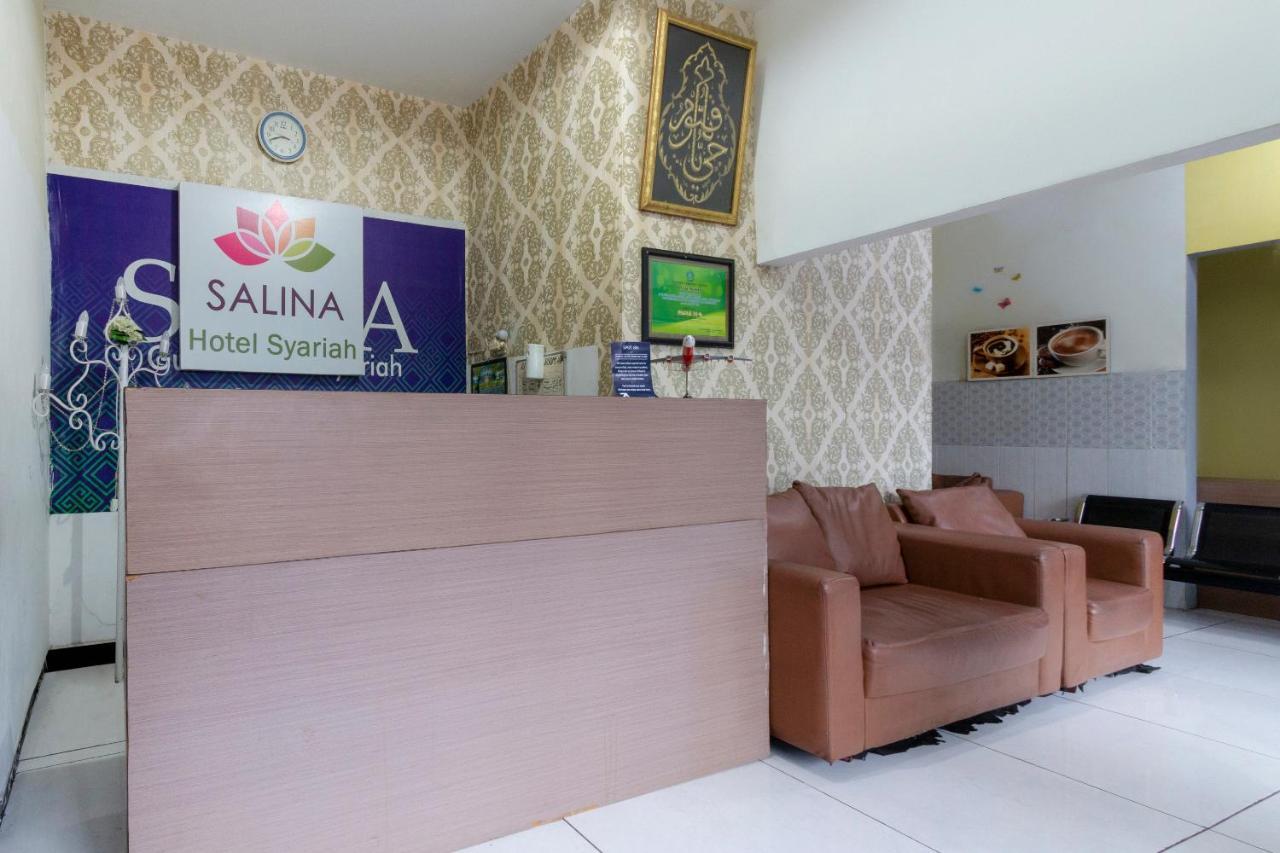 Spot On 2425 Salina Hotel Syariah ซิโดอาร์โจ ภายนอก รูปภาพ