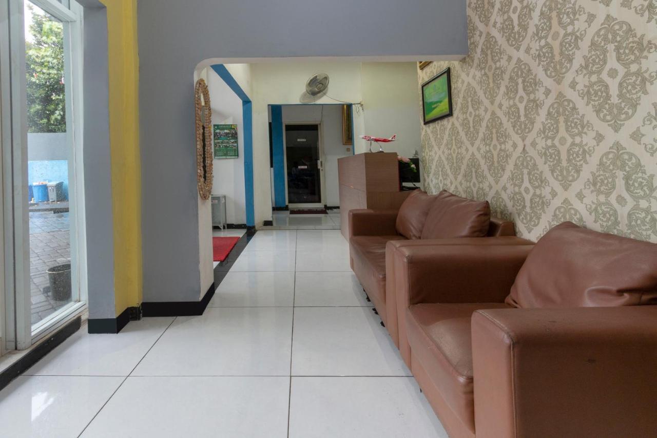 Spot On 2425 Salina Hotel Syariah ซิโดอาร์โจ ภายนอก รูปภาพ