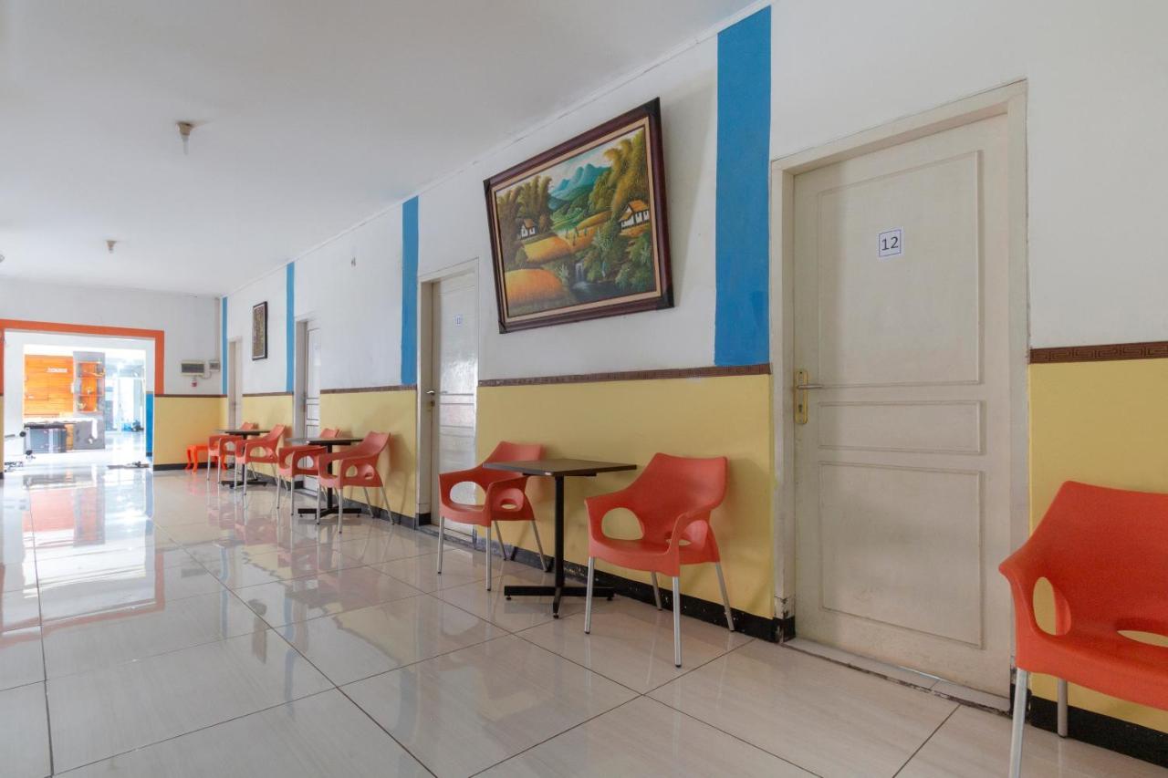 Spot On 2425 Salina Hotel Syariah ซิโดอาร์โจ ภายนอก รูปภาพ